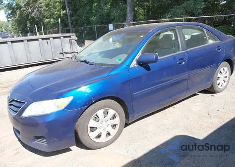 2010 Toyota Camry Le z USA, uszkodzony, nr VIN 4T1BF3EK4AU560452